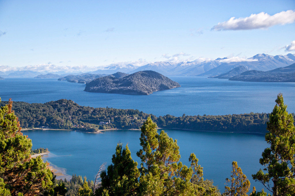 Vista panorámica del Lago Nahuel Huapi en Bariloche