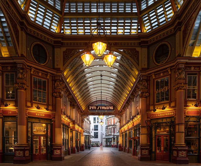 Interior del Leadenhall Market en Londres con arquitectura victoriana