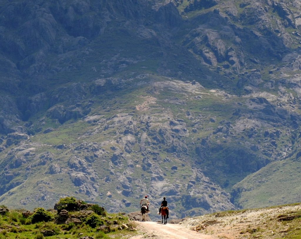 Cabalgatas en las sierras de Córdoba