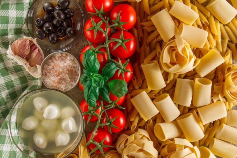 fantastica composicion con ingredientes para la pasta italiana