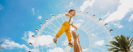 Familia en icon park rueda orlando