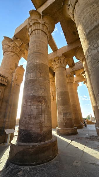 Columnas del templo Kom Ombo en Egipto