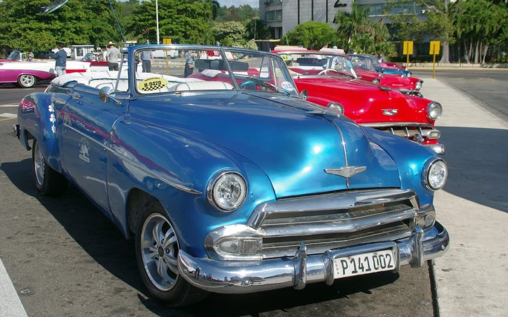 Renta de carros en Cuba opciones para moverte en auto por la isla