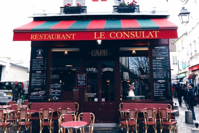 Café Le Consulat en Montmartre, uno de los rincones secretos más encantadores de París.