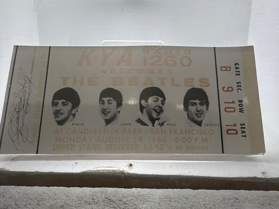 Boleto del último show oficial de The Beatles, Candlestick Park, 1966. Entrada original para el último concierto oficial de los Beatles en Candlestick Park, San Francisco, el 29 de agosto de 1966.