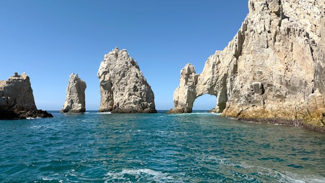 El Arco, símbolo natural de Cabo San Lucas. Formación rocosa El Arco en Cabo San Lucas, Baja California Sur, México, vista desde el mar.