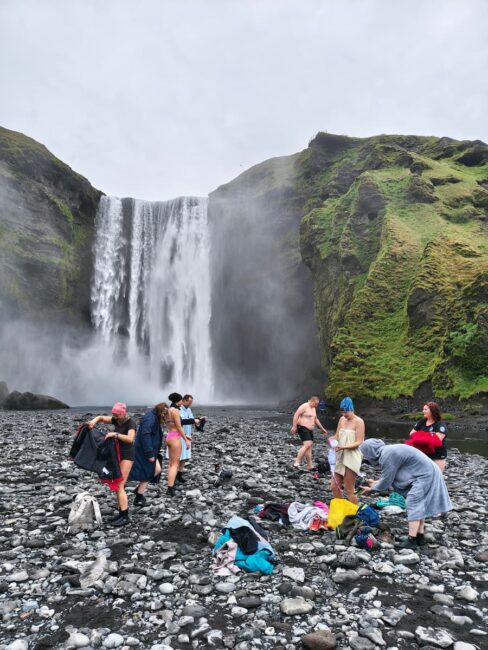 Baño en cascadas en Islandia. Baño en cascadas en Islandia.