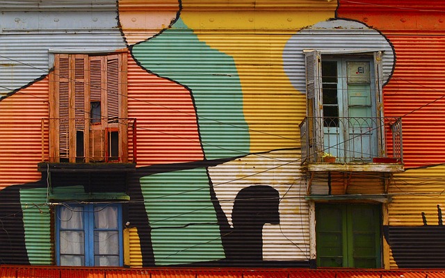Fachada colorida en el barrio de La Boca, Buenos Aires