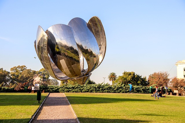Floralis Genérica en la Plaza de las Naciones Unidas, Buenos Aires