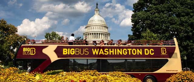 Big Bus Washington DC frente al Capitolio durante un recorrido turístico por la ciudad en invierno