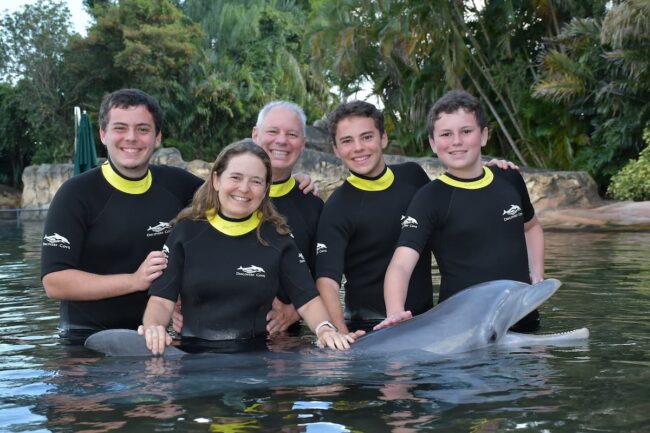 Experiencia de nadar con delfines en Orlando en familia 2026