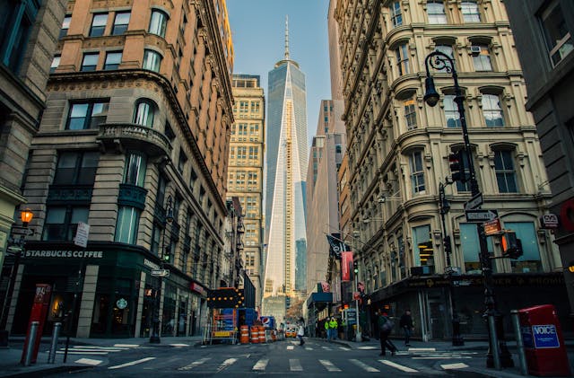 Vista de Nueva York con el One World Trade Center, destino del viaje desde México en 2026 con presupuesto de vuelos, hotel y gastos.