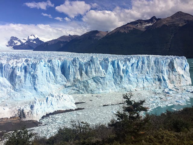 Glaciar en la Patagonia argentina, uno de los destinos más impactantes para viajar en Semana Santa 2026