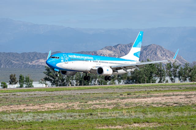 Avión de Aerolíneas Argentinas durante el paro general del 19 de febrero que podría afectar vuelos nacionales.