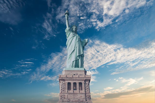 Estatua de la Libertad en Nueva York, uno de los principales atractivos a considerar en el presupuesto de viaje desde México en 2026.