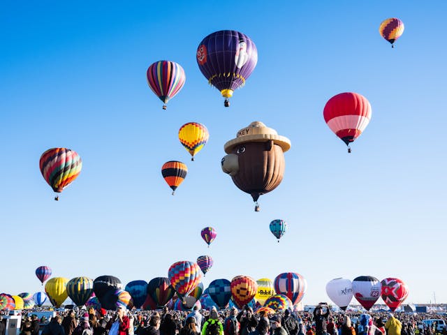 Festival de globos aerostáticos en Albuquerque, una de las ciudades más económicas para vacaciones en USA.