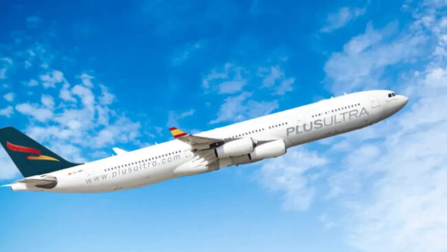 Avi&oacute;n de Plus Ultra en vuelo operando la ruta Buenos Aires Madrid en 2026