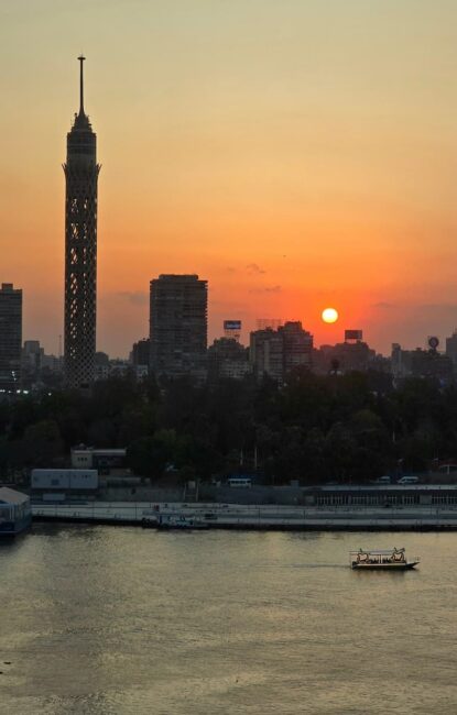 Atardecer sobre El Cairo con río Nilo en Egipto