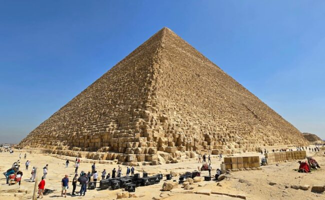 Gran Pirámide de Keops en Giza Egipto vista de cerca