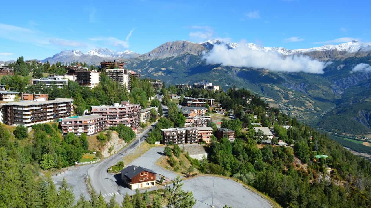 Vista de Andorra la Vella en los Pirineos, capital del país entre España y Francia