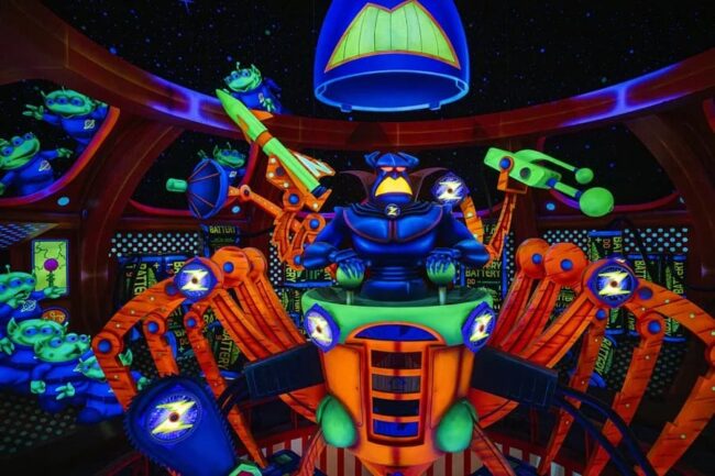 Atracción temática de Buzz Lightyear en Walt Disney World, una de las experiencias familiares vinculadas a las novedades del verano 2026.