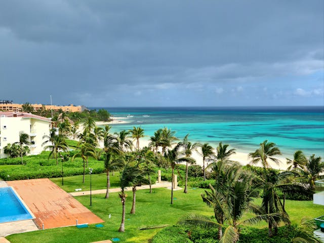 Hoteles frente al mar Caribe en la Riviera Maya, una zona cercana a Playa del Carmen para hospedarse durante el viaje.