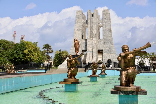 Plaza de la Independencia en Acra, capital de Ghana, uno de los lugares más simbólicos para visitar en el país.