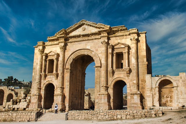 Arco de Adriano en Jerash, una de las ruinas romanas más importantes de Jordania.