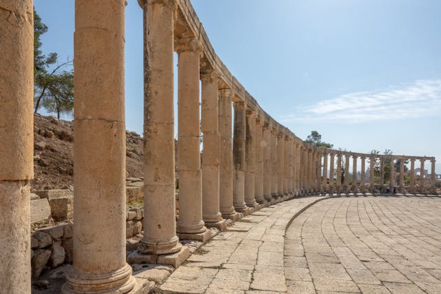 Columnas romanas en Jerash, uno de los sitios arqueológicos más importantes de Jordania.