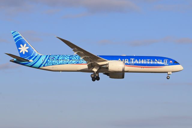 Avión de Air Tahiti Nui, aerolínea que conecta Tahití con destinos internacionales