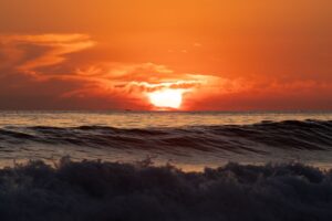Atardecer sobre el oc&eacute;ano en Santa Monica, California, considerada uno de los mejores lugares de Estados Unidos para ver la puesta de sol