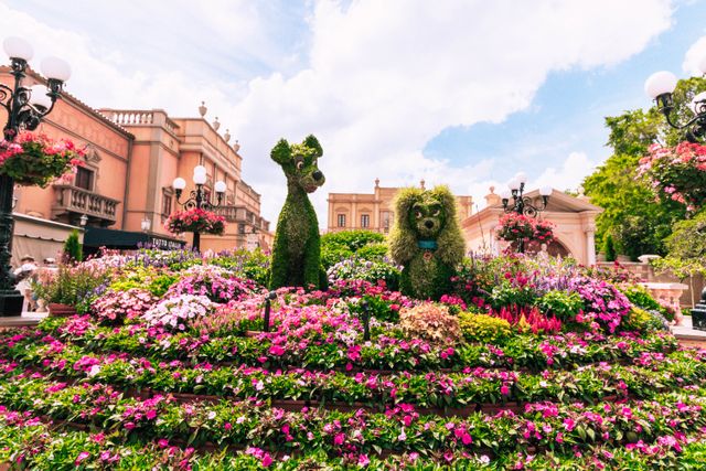 Jardines y topiarios de personajes de Disney durante el EPCOT International Flower & Garden Festival en Walt Disney World, Orlando.