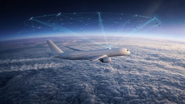 Avión conectado a una red de satélites para ofrecer WiFi e Internet durante el vuelo