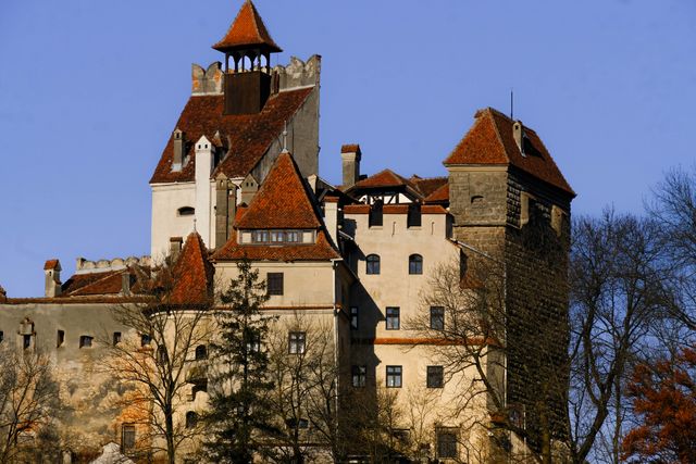 Castillo de Bran, uno de los lugares más conocidos de Transilvania Vista exterior del Castillo de Bran en Transilvania, Rumania