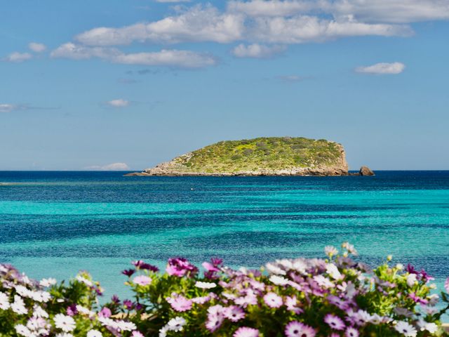 Las islas más baratas para viajar en 2026 Isla pequeña rodeada de aguas turquesas en un destino costero económico para viajar en 2026