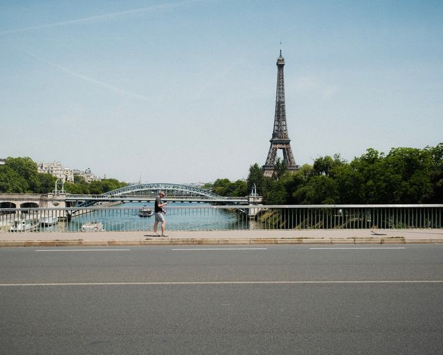 París, la ciudad que perdió el primer puesto del ranking deportivo mundial en 2026 Vista de la Torre Eiffel y el río Sena en París, ciudad que lideró durante tres años el ranking deportivo mundial