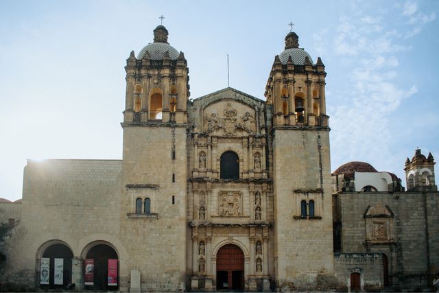 Fachada del Templo de Santo Domingo de Guzmán en Oaxaca de Juárez, México