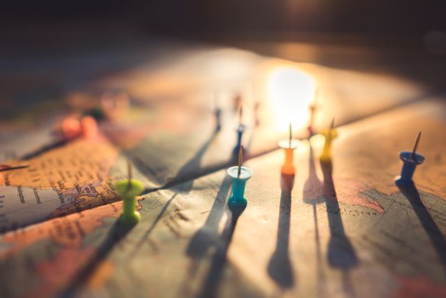 Mapa con marcadores de distintos destinos internacionales para planificar viajes en 2027